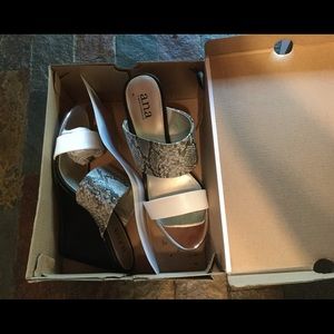 Women wedge heel, black and white slide. Ana 9